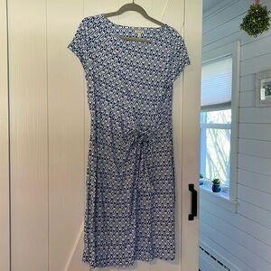 Talbots dress-beautiful blue & white pattern-very flattering! Size LP 🩵